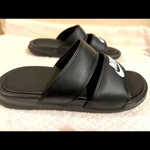 Women Size 8 Nike Slippers